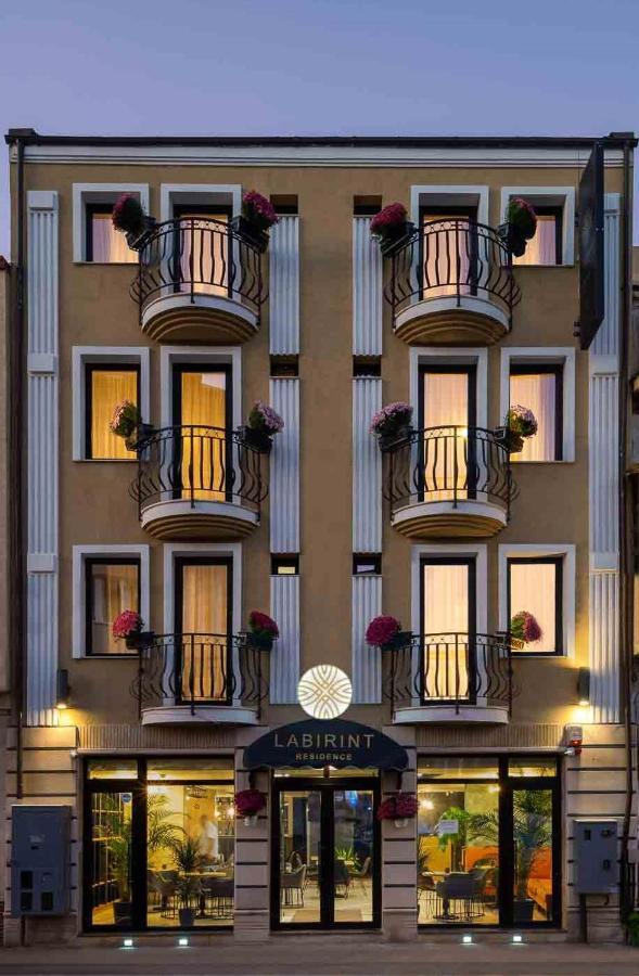 Labirint Boutique Hotel Bukarest Exteriör bild