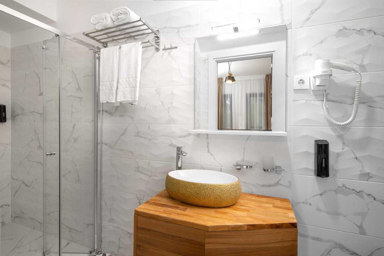 Labirint Boutique Hotel Bukarest Exteriör bild